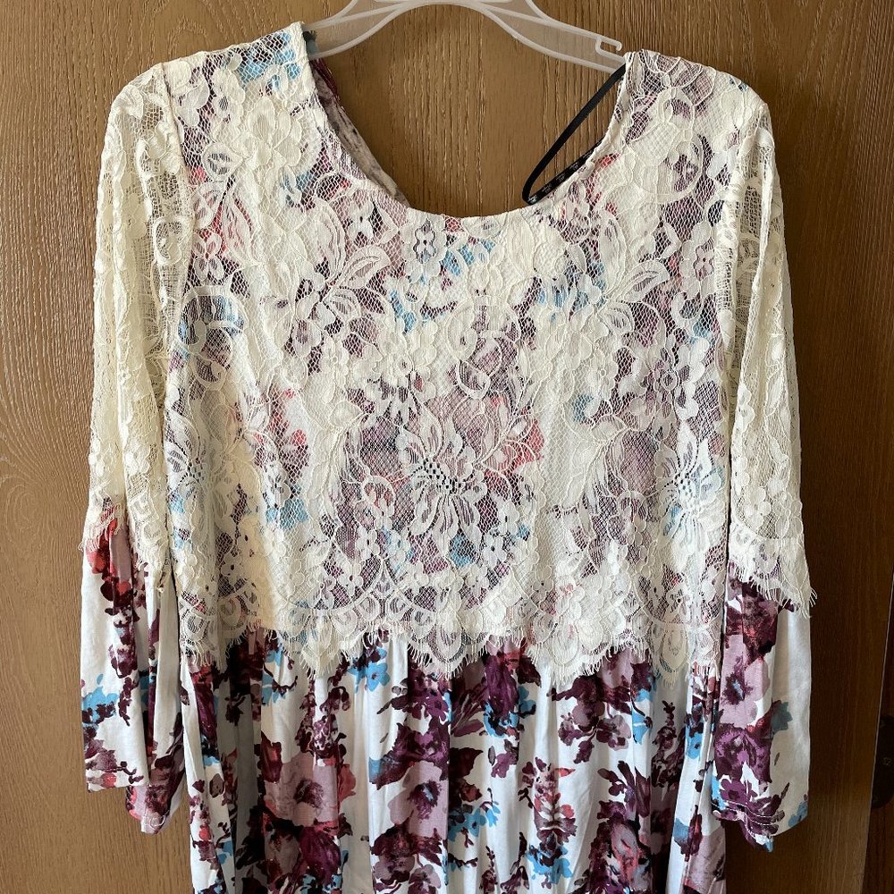 Buckle Flower Lace Top